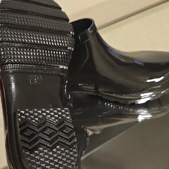 Nomad Glossy Black Ankle Rain Boots - Picture 4 of 4